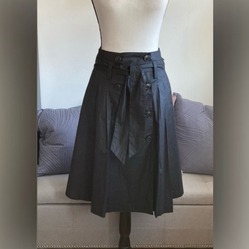 EUC H&M High Waisted dirndl skirt. Double Breasted w/self belt, Black.
Size 4 - Picture 6 of 16